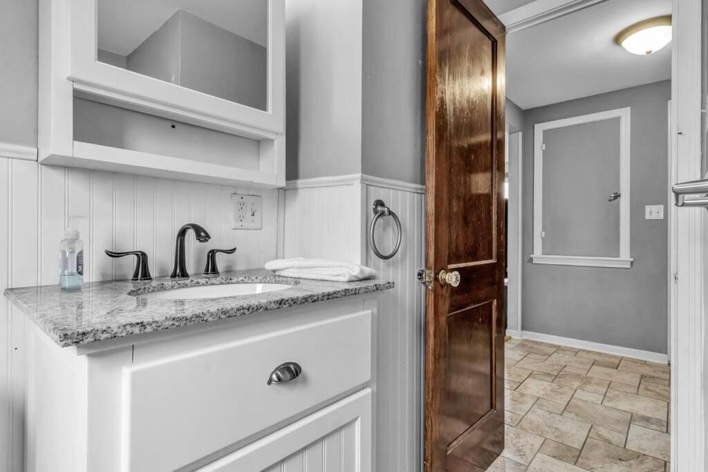 Gorgeous 2 Queen Bedroom Apartment In North Buffalo With 70 Inch Tv Eksteriør bilde