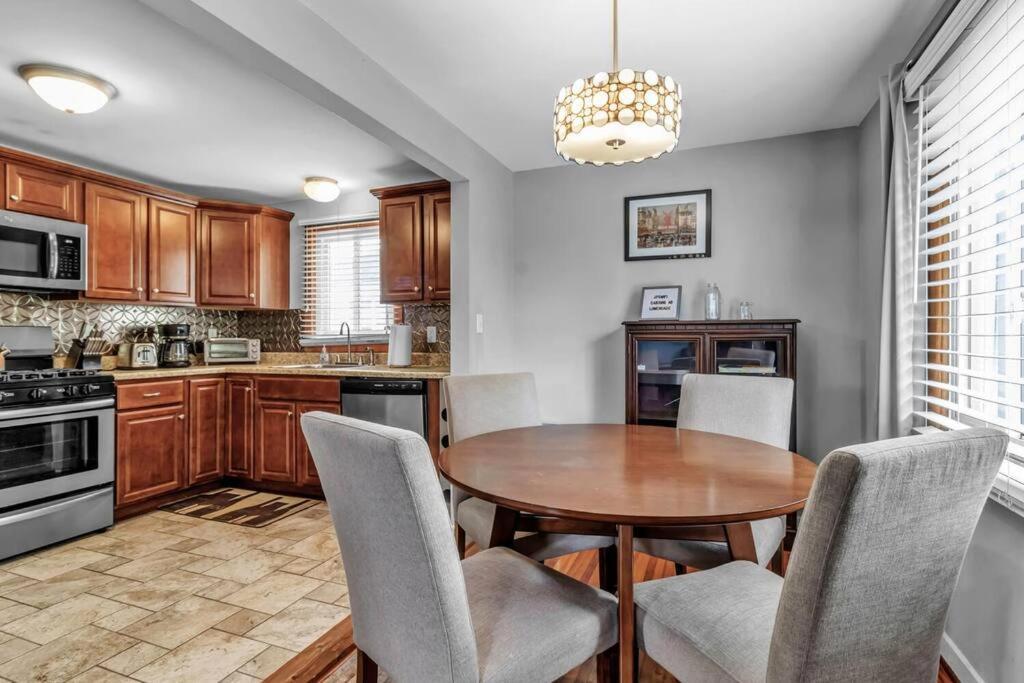 Gorgeous 2 Queen Bedroom Apartment In North Buffalo With 70 Inch Tv Eksteriør bilde